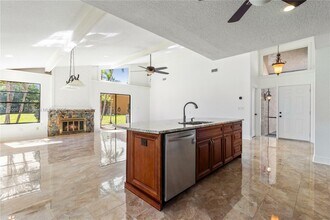 21344 Escondido Way S in Boca Raton, FL - Building Photo - Building Photo