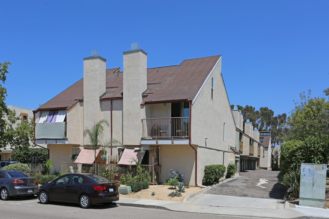 Casa De La Mesa in La Mesa, CA - Building Photo