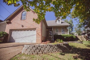 1104 Crestfield Dr, Unit 1104 in Nashville, TN - Building Photo