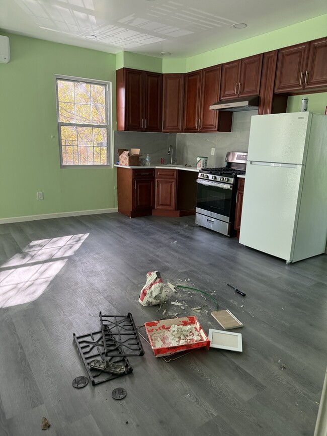 1101 Castle Hill Ave in Bronx, NY - Building Photo - Building Photo