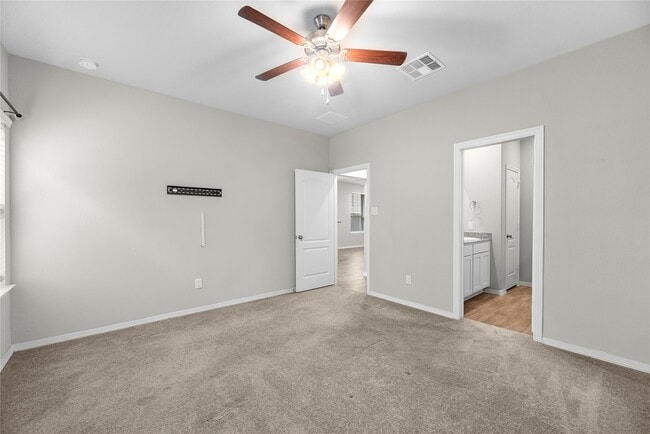 24750 Russet Bluff Trl in Huffman, TX - Foto de edificio - Building Photo