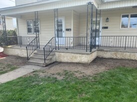 130 S Apple St in Dunmore, PA - Building Photo