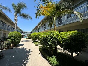 7745 Laurel Canyon Blvd in Los Angeles, CA - Building Photo - Building Photo