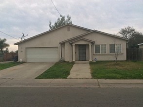 2749 Fairfield St in Sacramento, CA - Building Photo - Building Photo