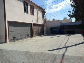 12036 Magnolia Blvd in Valley Village, CA - Building Photo - Building Photo