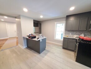 1081 Main St in Woburn, MA - Building Photo - Building Photo