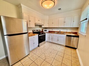 1 Longwood Dr in Hampton, VA - Building Photo - Building Photo