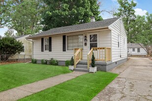 903 N Gregory St in Urbana, IL - Building Photo