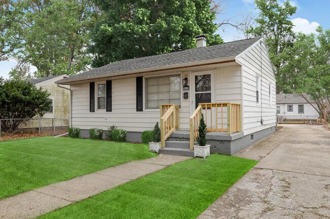 property at 903 N Gregory St