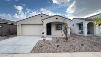 16805 W Shangri La Rd in Surprise, AZ - Building Photo