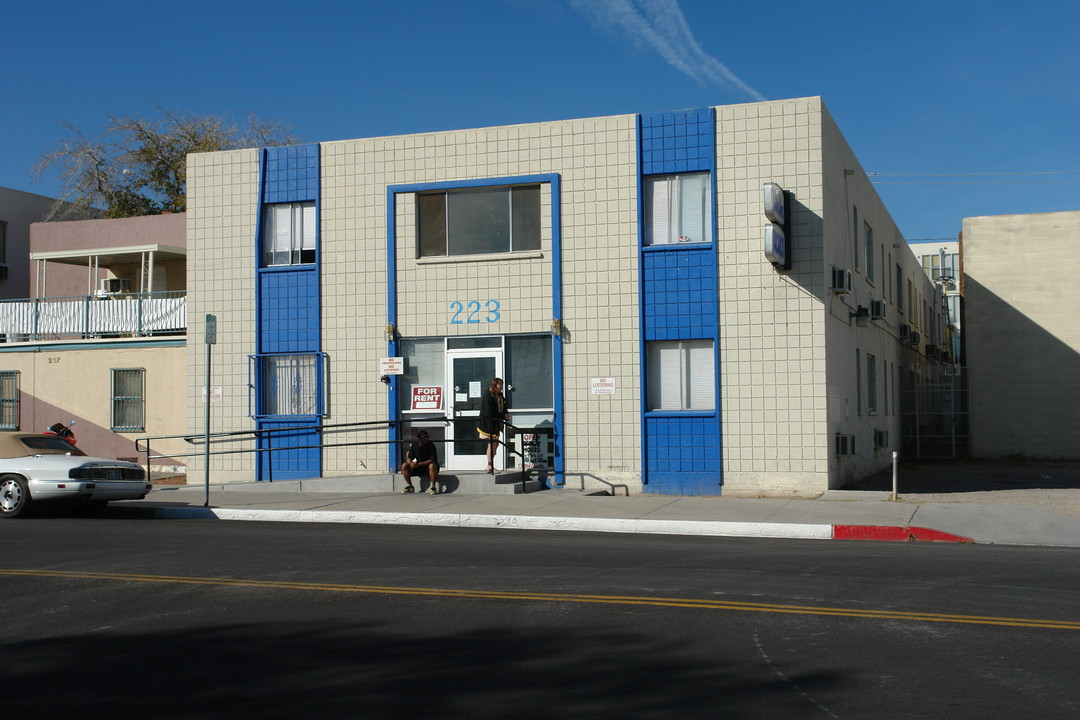 AAvis Apt. in Las Vegas, NV - Building Photo