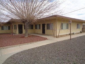 15811 Apple Valley Rd in Apple Valley, CA - Building Photo - Building Photo