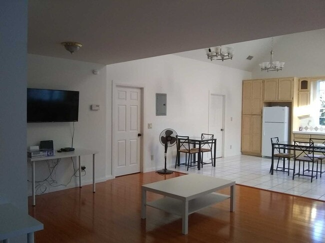 2635 Dobinson St, Unit 101