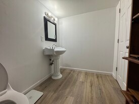 14212 SE 38th St in Bellevue, WA - Building Photo