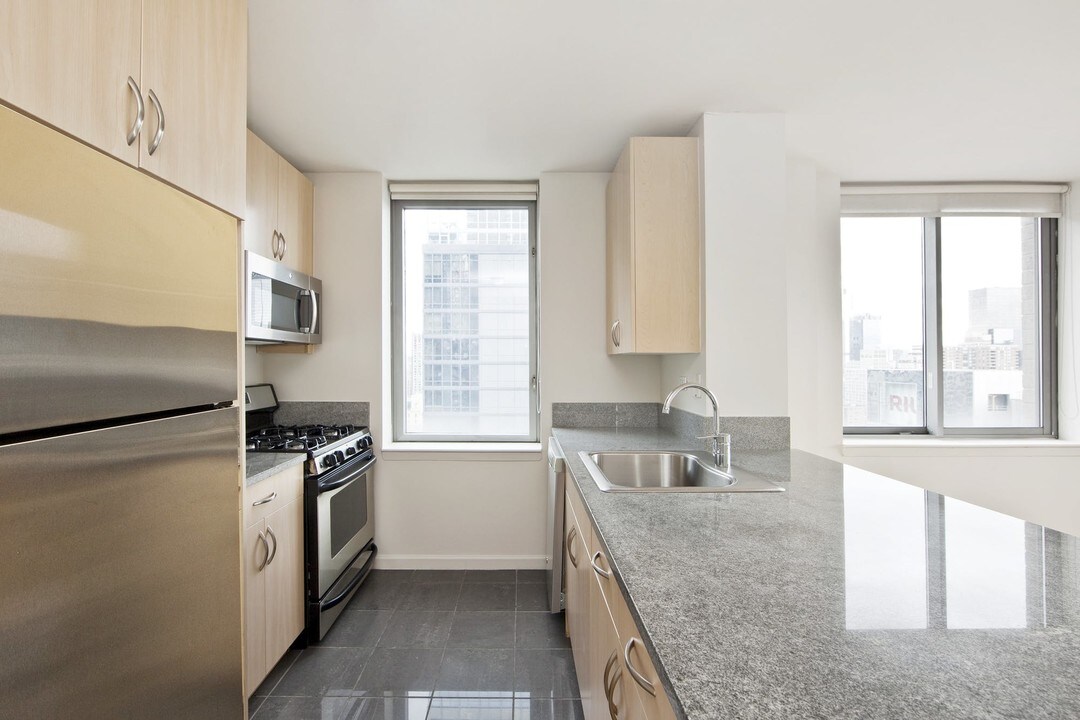 271 W 47th St-Unit -33B in New York, NY - Building Photo