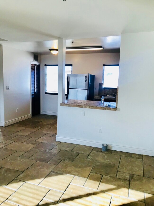 5255 Denny Ave, Unit 5255 in Los Angeles, CA - Building Photo - Building Photo