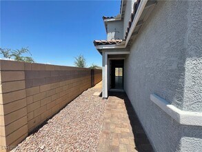 8694 Glen Echo Ave in Las Vegas, NV - Building Photo - Building Photo