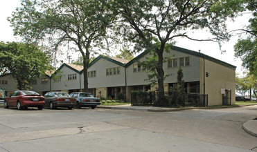 Wilson Apartments in Cleveland, OH - Building Photo - Building Photo