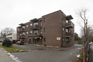 9940 Bayview Ave in Richmond Hill, ON - Building Photo