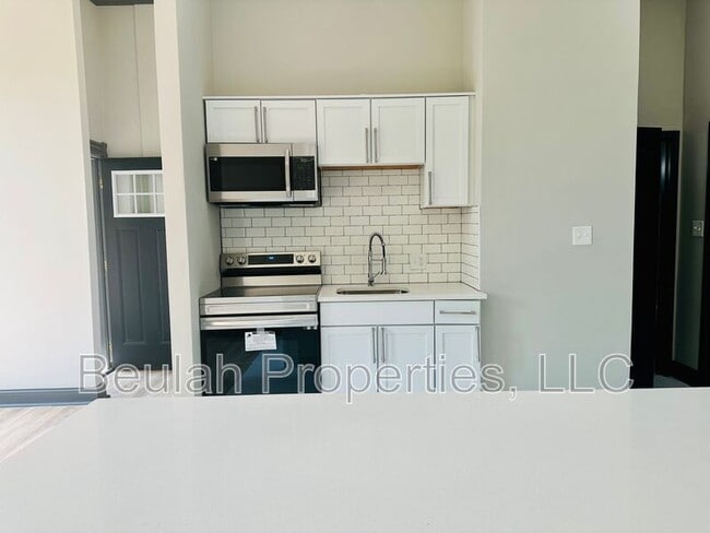 property at 1921 California Ave