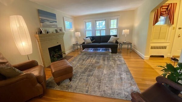 297 Walnut St, Unit 1 in Brookline, MA - Foto de edificio - Building Photo