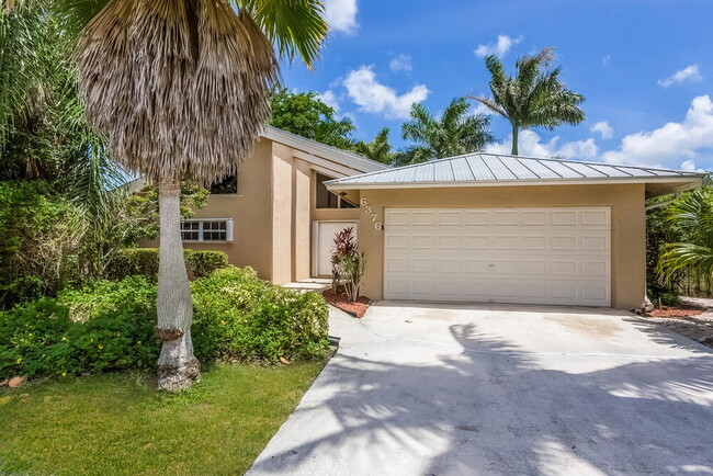 6376 Amberwoods Dr