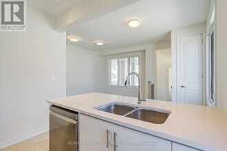 1 Kings Hill Dr in Brampton, ON - Building Photo - Building Photo