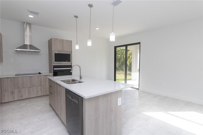 property at 1032 N Hilton Cir