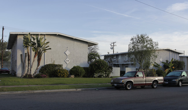 578 Joann St in Costa Mesa, CA - Foto de edificio - Building Photo