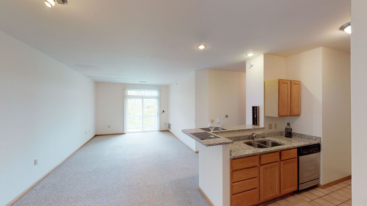 2899 Mickelson Pky in Fitchburg, WI - Building Photo