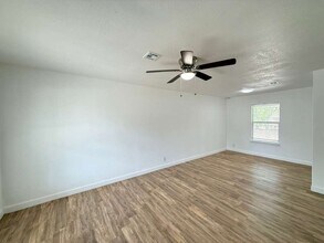 339 Brettonwood Dr in San Antonio, TX - Foto de edificio - Building Photo