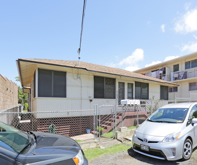 1612 Aupuni St in Honolulu, HI - Building Photo - Building Photo