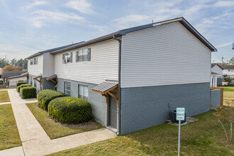 Windsor Village in Hattiesburg, MS - Foto de edificio - Building Photo