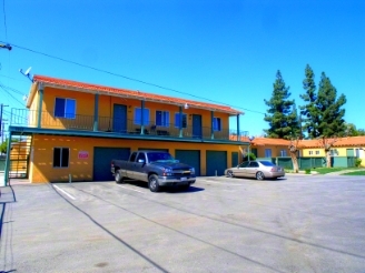 Pacific Gardens Apartments in Bakersfield, CA - Building Photo