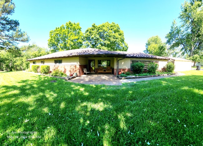 property at 7 Edwards Ln