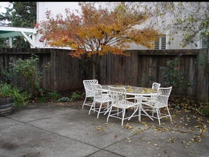 4247 Flat Rock Cir in Santa Rosa, CA - Foto de edificio - Building Photo