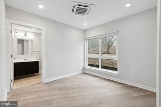 3449 Scotts Ln, Unit 301 in Philadelphia, PA - Foto de edificio - Building Photo