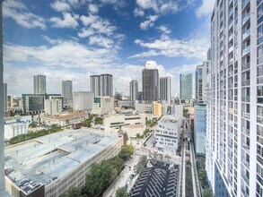 133 NE 2nd Ave, Unit 2905 in Miami, FL - Building Photo - Building Photo