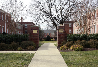 Ballston Court in Arlington, VA - Building Photo - Building Photo