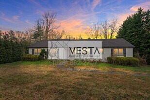 90 Knob Hill Rd in Asheville, NC - Building Photo