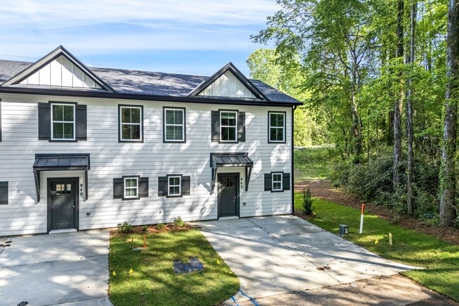 property at 942 Winslow Ct