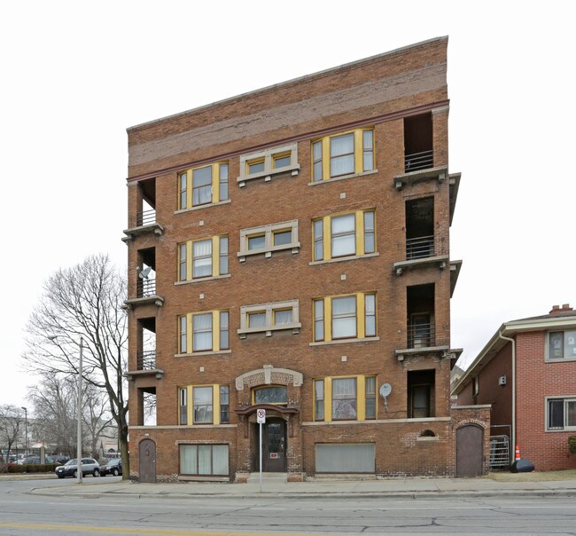 2534-2536 W Wells St in Milwaukee, WI - Building Photo - Building Photo