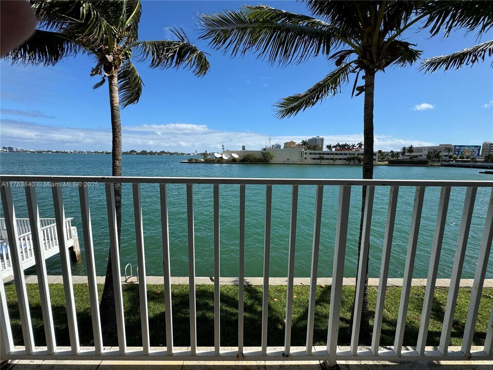 7909 East Dr in North Bay Village, FL - Building Photo