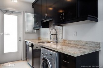 1333 15th St-Unit -Apt 4 in Miami Beach, FL - Foto de edificio - Building Photo