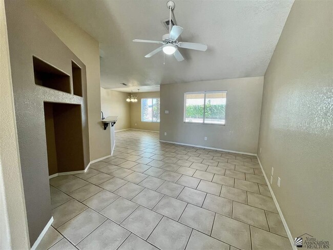 2330 W 22nd Pl in Yuma, AZ - Foto de edificio - Building Photo