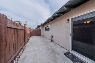 16581 Sabot Ln in Huntington Beach, CA - Building Photo - Building Photo