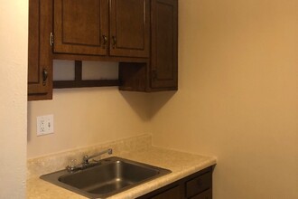 120 Rothesay Ave, Unit 1 in Carnegie, PA - Foto de edificio - Building Photo