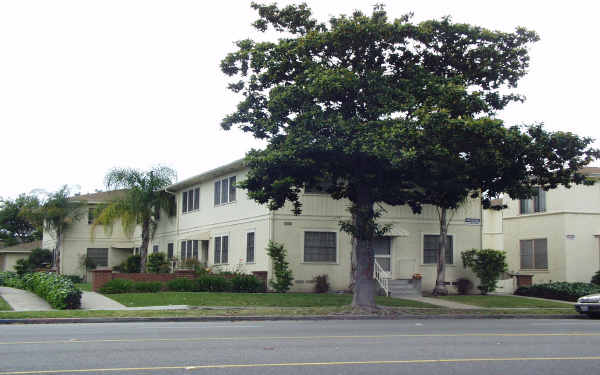 1112 E Carson St in Long Beach, CA - Foto de edificio