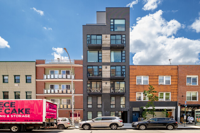 443 Graham Ave in Brooklyn, NY - Building Photo - Building Photo