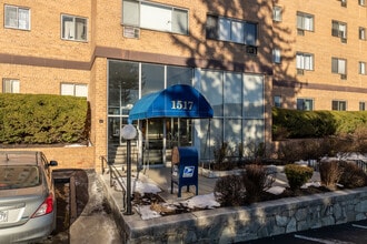 Penn Hill Condominium in Reading, PA - Foto de edificio - Building Photo
